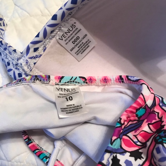 Venus Beaming Paisley Enchanter Push Up - Picture 5 of 6